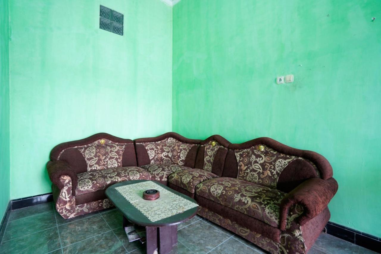 Spot On 92475 Rc Homestay Syariah Banyuwangi  Exterior photo